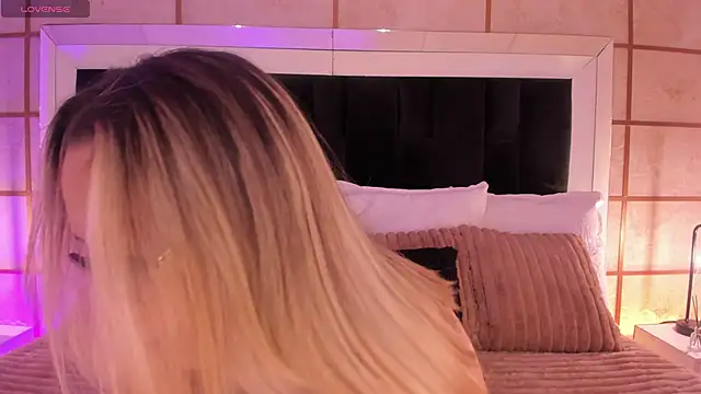 GretaVelvet online show from February 25, 2026, 7:45 pm