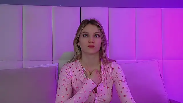 Snapshot of StacyEvances chatting on February 20, 2026, 6:48 am StacyEvances online show from February 20, 2026, 6:48 am