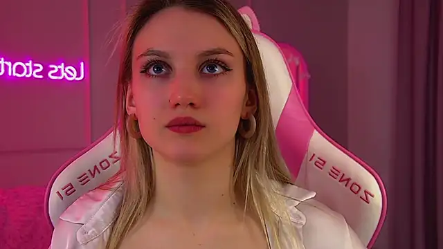 Snapshot of StacyEvances chatting on February 21, 2026, 6:20 pm StacyEvances online show from February 21, 2026, 6:20 pm