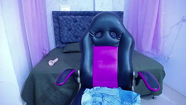 Snapshot of mia__thomson_ chatting on September 11, 2025, 1:44 pm mia thomson online show from September 11, 2025, 1:44 pm