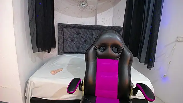 Snapshot of mia__thomson_ chatting on October 24, 2025, 12:34 pm mia thomson online show from October 24, 2025, 12:34 pm