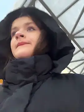 KittyQueeny online show from November 28, 2025, 1:14 pm