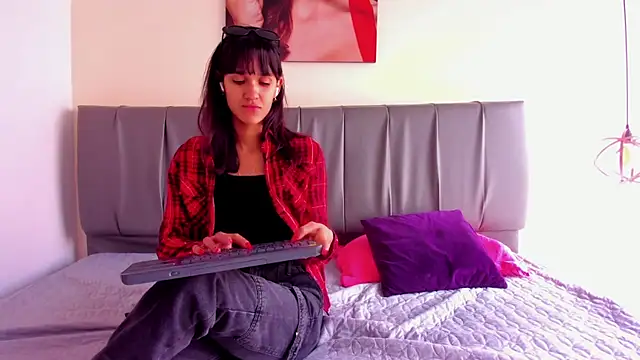 Snapshot of iisabella_noa chatting on March 26, 2026, 12:33 pm iisabella noa online show from March 26, 2026, 12:33 pm