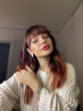 Snapshot of SaraLow chatting on November 23, 2025, 11:59 pm SaraLow online show from November 23, 2025, 11:59 pm