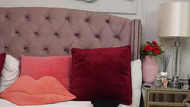 JenniferLovve online show from December 14, 2025, 9:36 am