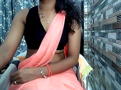 Snapshot of HOT_AARVI11 chatting on October 25, 2025, 3:18 pm HOT AARVI11 online show from October 25, 2025, 3:18 pm