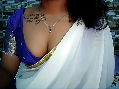 Snapshot of HOT_AARVI11 chatting on December 15, 2025, 6:12 pm HOT AARVI11 online show from December 15, 2025, 6:12 pm