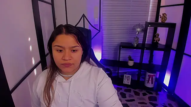 ElaBourn  online show from October 9, 2025, 12:36 pm