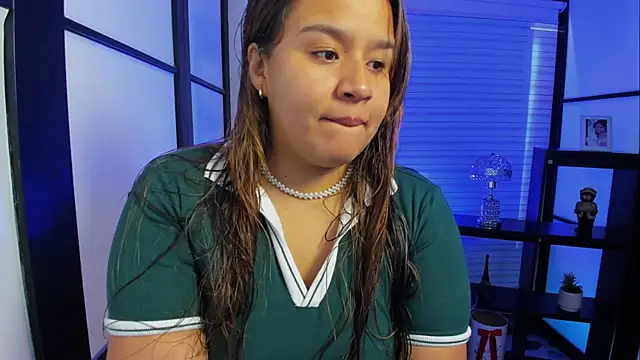 ElaBourn  online show from October 13, 2025, 1:33 pm