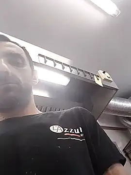 hotmen83 online show from October 7, 2025, 9:39 am