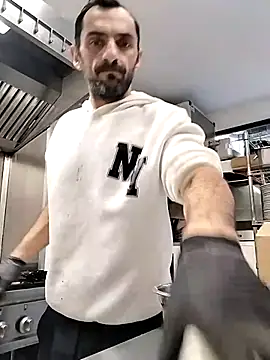 hotmen83 online show from October 10, 2025, 6:12 am