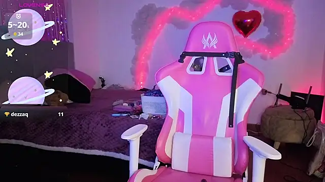 larah uwu online show from February 13, 2026, 7:32 pm