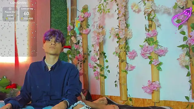 spicy adonhis online show from September 17, 2025, 12:40 pm