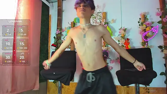 spicy adonhis online show from October 1, 2025, 1:06 pm