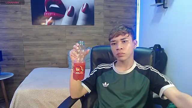 Snapshot of nathanclay chatting on February 11, 2026, 3:22 am nathanclay online show from February 11, 2026, 3:22 am