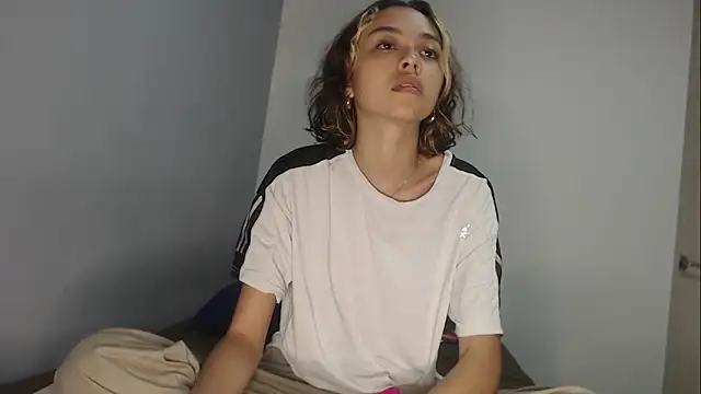 brisazanes online show from November 16, 2025, 2:06 am