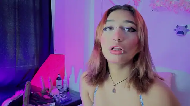 Snapshot of zoelight18 chatting on October 14, 2025, 6:42 pm zoelight18 online show from October 14, 2025, 6:42 pm