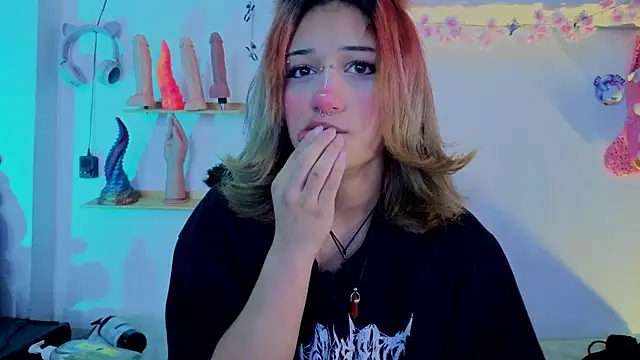 Snapshot of zoelight18 chatting on December 14, 2025, 7:40 pm zoelight18 online show from December 14, 2025, 7:40 pm