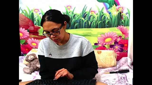 indiandesire4u69 online show from November 24, 2025, 4:18 pm