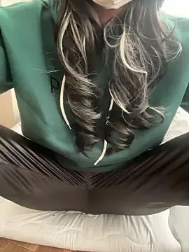 Snapshot of iikangi chatting on February 15, 2026, 6:10 am iikangi online show from February 15, 2026, 6:10 am