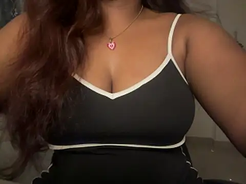 Snapshot of Niveda_21 chatting on April 13, 2026, 6:46 pm Niveda 21 online show from April 13, 2026, 6:46 pm
