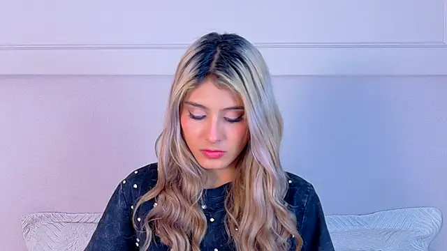 Snapshot of ZoehAngel chatting on October 6, 2025, 11:18 am ZoehAngel online show from October 6, 2025, 11:18 am