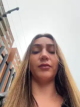 Ninabigtitied online show from May 21, 2026, 8:05 pm