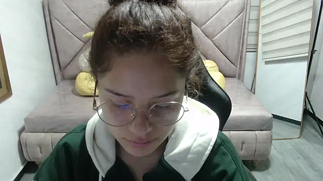 Velvet Moon V online show from December 16, 2025, 1:16 pm