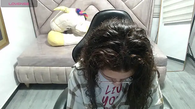 Snapshot of Velvet_Moon_V chatting on December 17, 2025, 1:17 pm Velvet Moon V online show from December 17, 2025, 1:17 pm