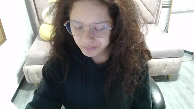 Snapshot of Velvet_Moon_V chatting on December 20, 2025, 1:29 pm Velvet Moon V online show from December 20, 2025, 1:29 pm