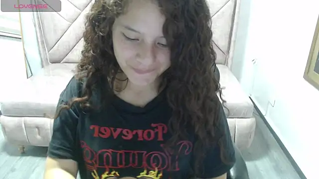 Snapshot of Velvet_Moon_V chatting on February 5, 2026, 7:40 pm Velvet Moon V online show from February 5, 2026, 7:40 pm