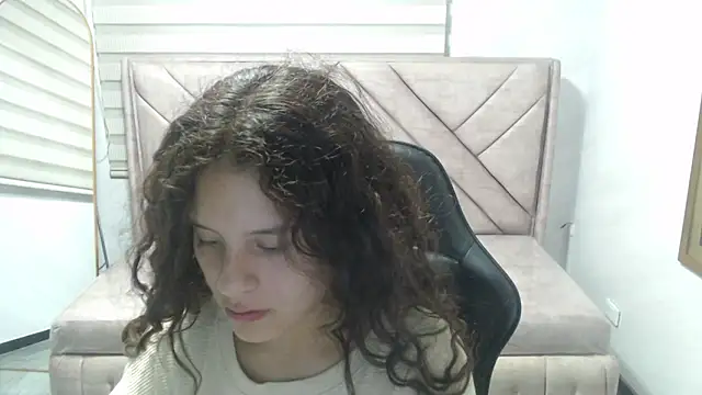 Snapshot of Velvet_Moon_V chatting on February 17, 2026, 8:15 pm Velvet Moon V online show from February 17, 2026, 8:15 pm