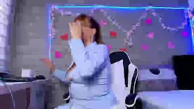 Snapshot of naomi_diamond_ chatting on December 3, 2025, 1:09 pm naomi diamond online show from December 3, 2025, 1:09 pm