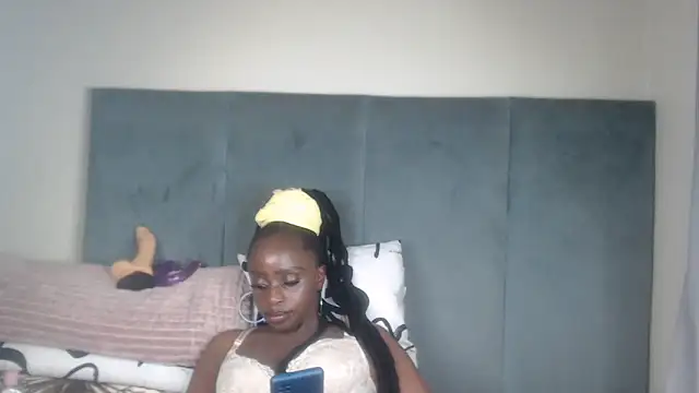 Snapshot of Jah-Queen chatting on November 13, 2025, 10:19 pm Jah-Queen online show from November 13, 2025, 10:19 pm