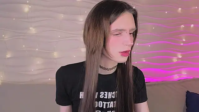 Snapshot of madi_snow chatting on January 17, 2026, 5:45 am madi snow online show from January 17, 2026, 5:45 am