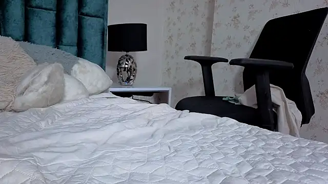 Snapshot of Emma_Foxi chatting on February 2, 2026, 7:56 pm Emma Foxi online show from February 2, 2026, 7:56 pm