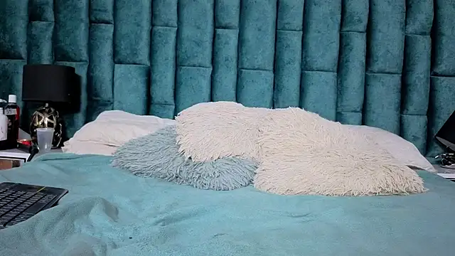 Snapshot of Emma_Foxi chatting on February 17, 2026, 8:04 pm Emma Foxi online show from February 17, 2026, 8:04 pm