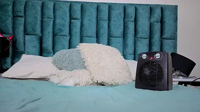 Snapshot of Emma_Foxi chatting on February 27, 2026, 8:20 pm Emma Foxi online show from February 27, 2026, 8:20 pm