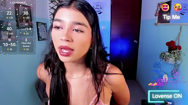 Elsa Pataky online show from September 15, 2025, 2:17 pm