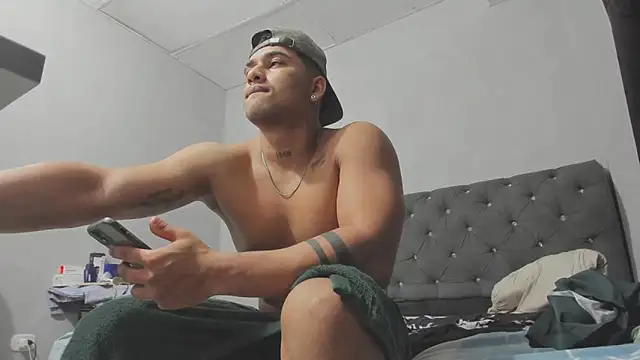 evan hardy online show from October 22, 2025, 3:51 am