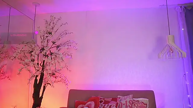 JadeSummerr online show from April 7, 2026, 11:43 am