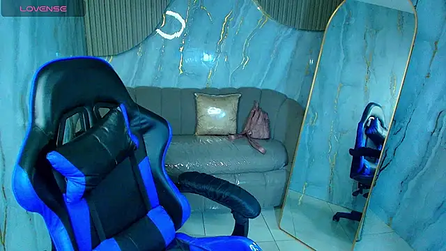 valentina r  online show from December 20, 2025, 3:13 am