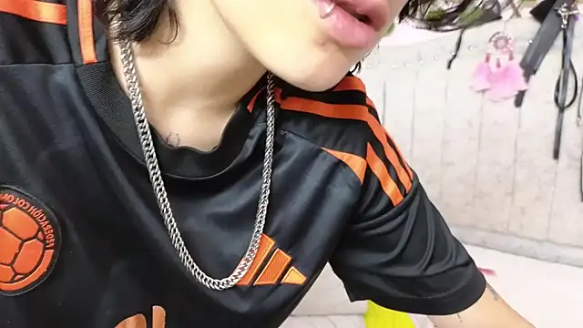 Snapshot of katalinathxandbritney1 chatting on October 1, 2025, 7:42 pm katalinathxandbritney1 online show from October 1, 2025, 7:42 pm