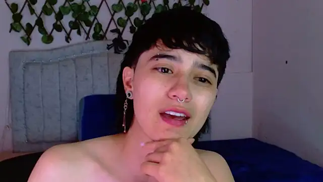 Snapshot of katalinathxandbritney1 chatting on December 16, 2025, 1:21 am katalinathxandbritney1 online show from December 16, 2025, 1:21 am