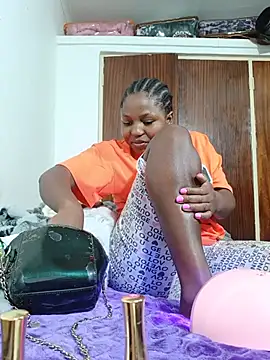 SweetHoney21  online show from June 30, 2026, 5:14 pm