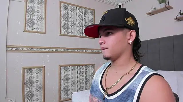 Snapshot of Riky_Strong chatting on December 2, 2025, 4:07 am Riky Strong online show from December 2, 2025, 4:07 am