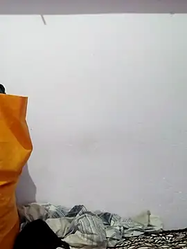 poojam93 online show from October 28, 2025, 3:43 am