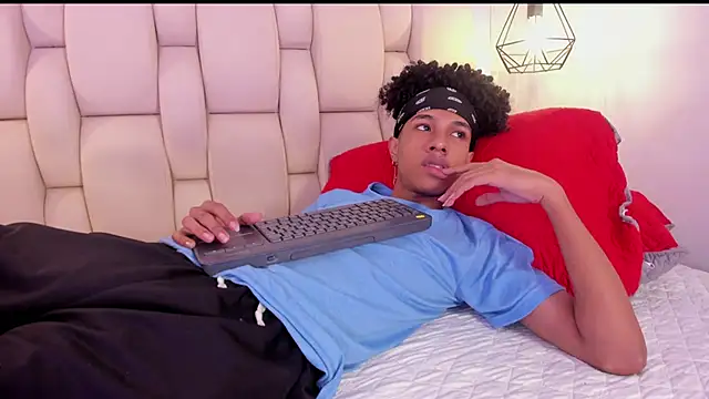 Snapshot of Johan_gz_ chatting on March 6, 2026, 11:28 am Johan gz online show from March 6, 2026, 11:28 am