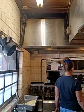 sarahkat86 online show from November 17, 2025, 4:13 pm