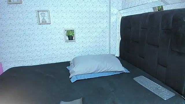 Snapshot of lisa_logan chatting on February 15, 2026, 3:58 am lisa logan online show from February 15, 2026, 3:58 am